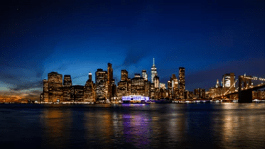 很讓人心痛的傷感說(shuō)說(shuō)大全：青燈照壁人初睡，冷雨敲窗被未溫